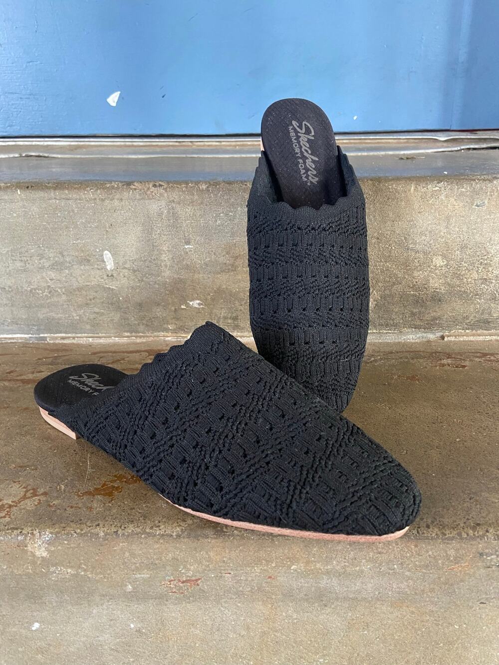 Skechers black knit almond shaped toe slip on mules